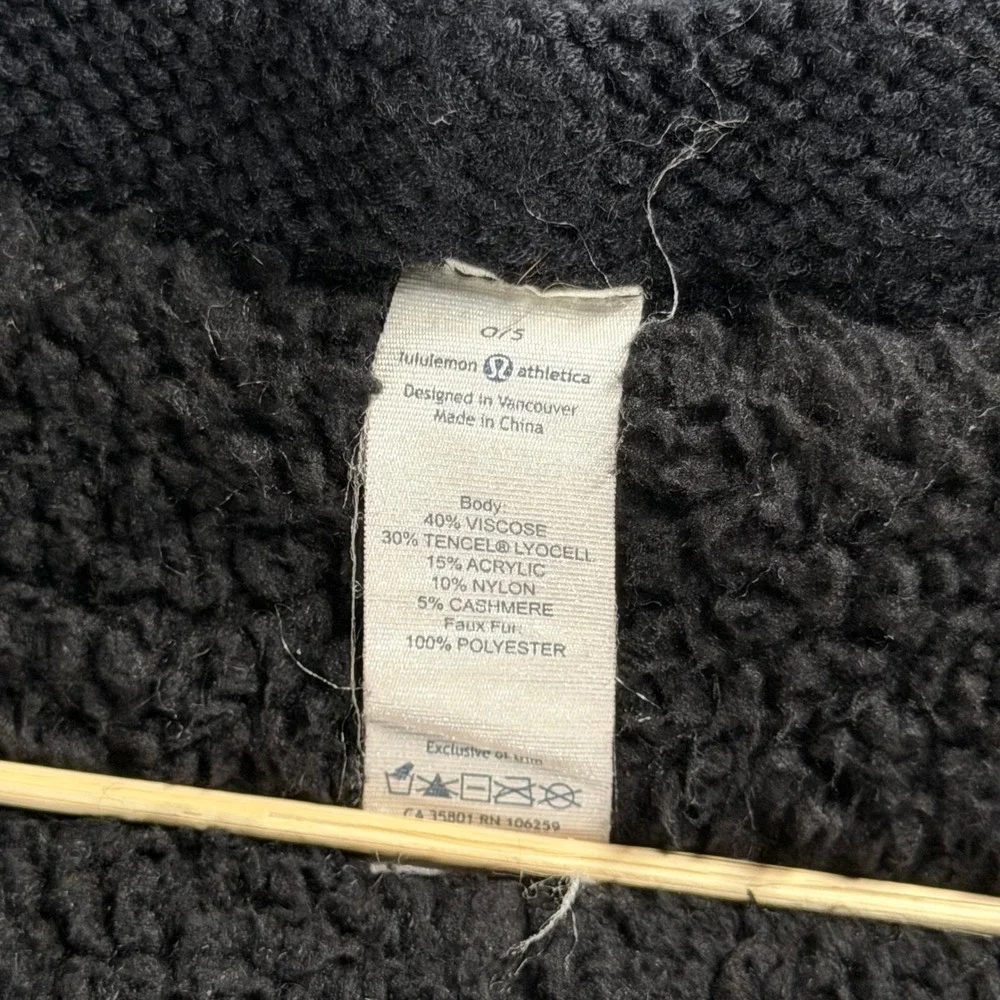 Lululemon Cashmere Blend Chevron Knit Neck Warmer OS Gaiter Black White Winter